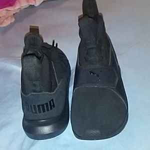 black PUMA deffy mids